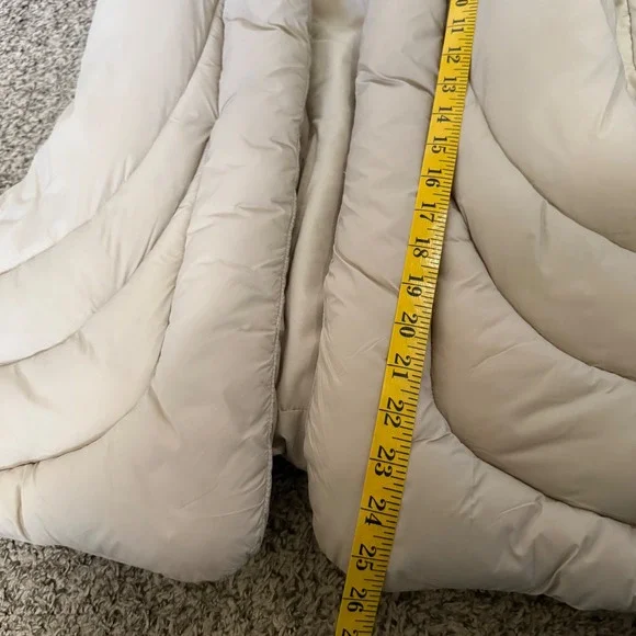 BY DYLN Puffer Vest Tan Quilted Collarless Sleeveless Women's Size L NWT - Picture 8 of 8